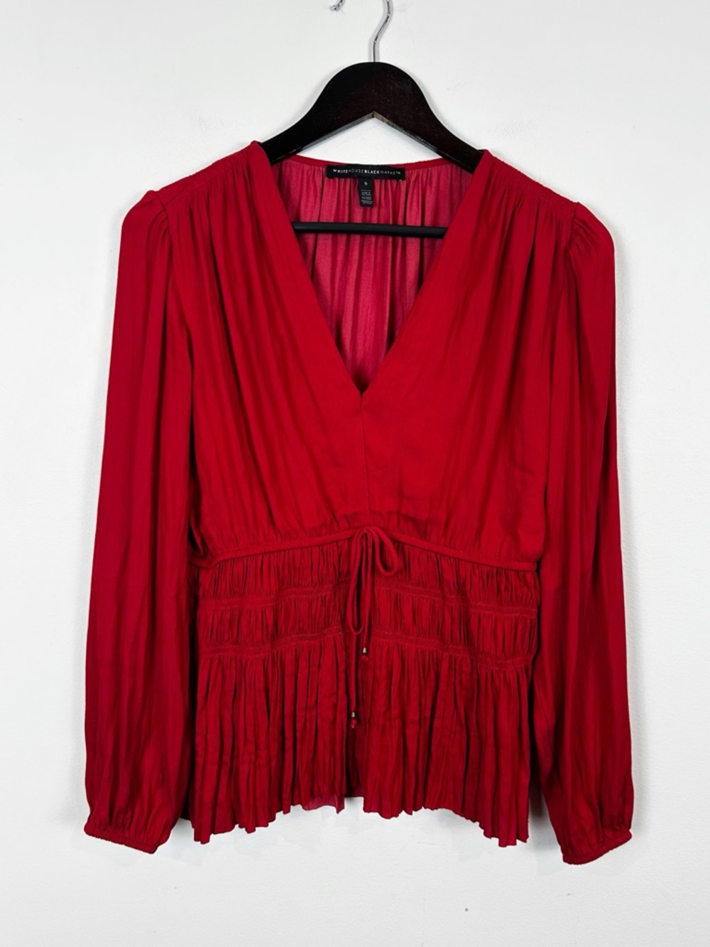 White House Black Market Red Flowy Blouse Women's Size Small Feminine Romantic